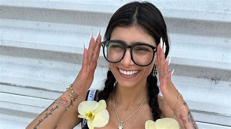 mia kaliffa porno|Mia Khalifa Hardcore Porno Videos 